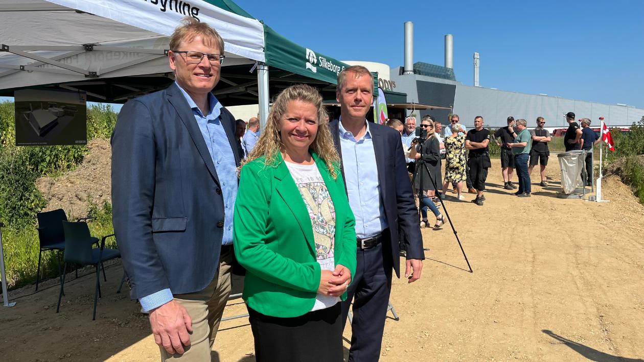 Direktør i Silkeborg Forsyning, Jens Bastrup. Borgmester Helle Gade. Bestyrelsesformand, Jannik Haahr Antonsen. Foto: Silkeborg Forsyning Direktør i Silkeborg Forsyning, Jens Bastrup. Borgmester Helle Gade. Bestyrelsesformand, Jannik Haahr Antonsen.